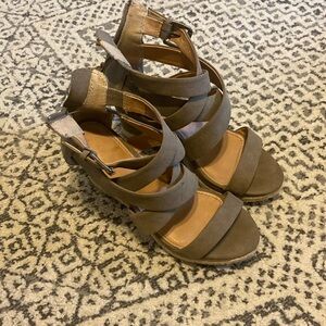 Wedge sandals 7 wide